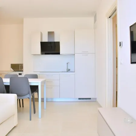 Apartment Beautiful Lighted By The Sun - Beahost *